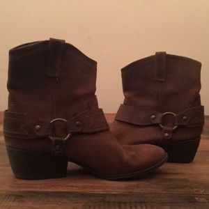 Sale! Frye inspired Mossimo cowboy foot